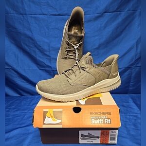 Damaged Box Men's US 10.5 Skechers Hands Free Swift Fit Slip On Sneakers Taupe